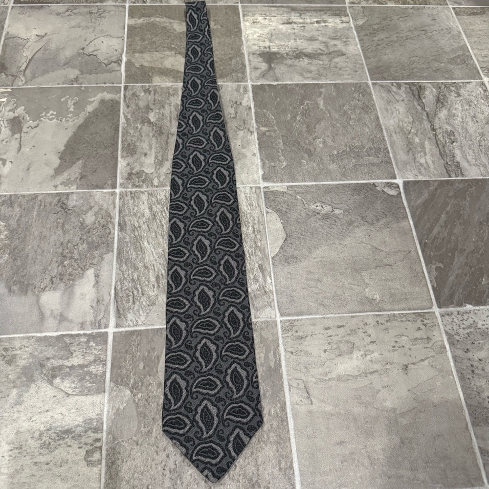 Giorgio Armani Silk Tie Paisley Print - Picture 3 of 10